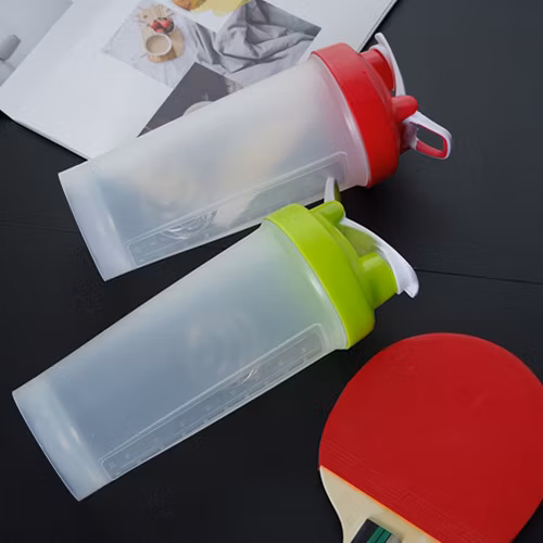 Sport-Shaker-Flasche mit Mixerball, 3-in-1-Protein-Shaker-Flasche aus Kunststoff mit Filter, 3-lagige Kunststoff-Shaker-Flasche, Sportbecher, Pulverbecher, Fitnessstudio-Becher