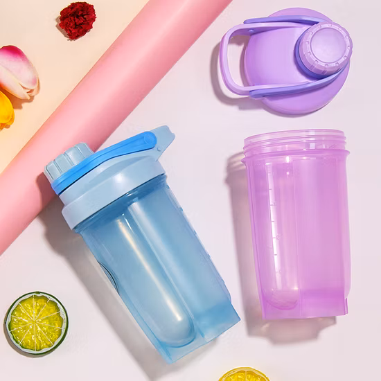 Kostenlose Probe 500 ml 700 ml Gym Sport Kunststoff-Shaker-Flasche mit Mixball