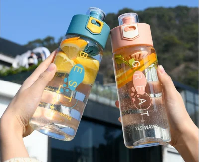 Großhandel 700 ml maßgeschneiderte BPA-freie Kunststoff-Teesieb-Sportflasche mit Fruchtaufguss-Wasserflasche